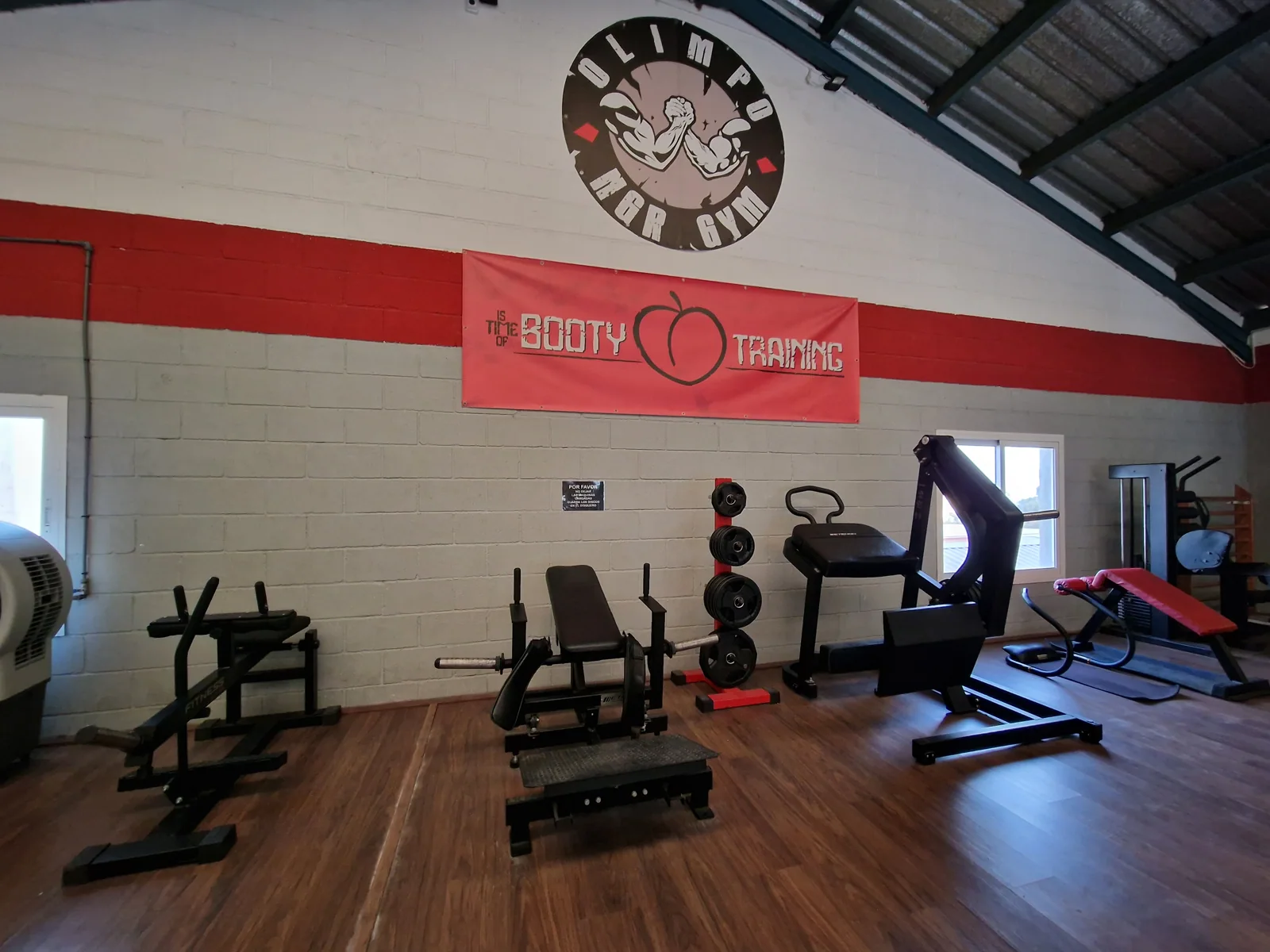 Máquinas de entrenamiento en la entreplanta de Olimpo